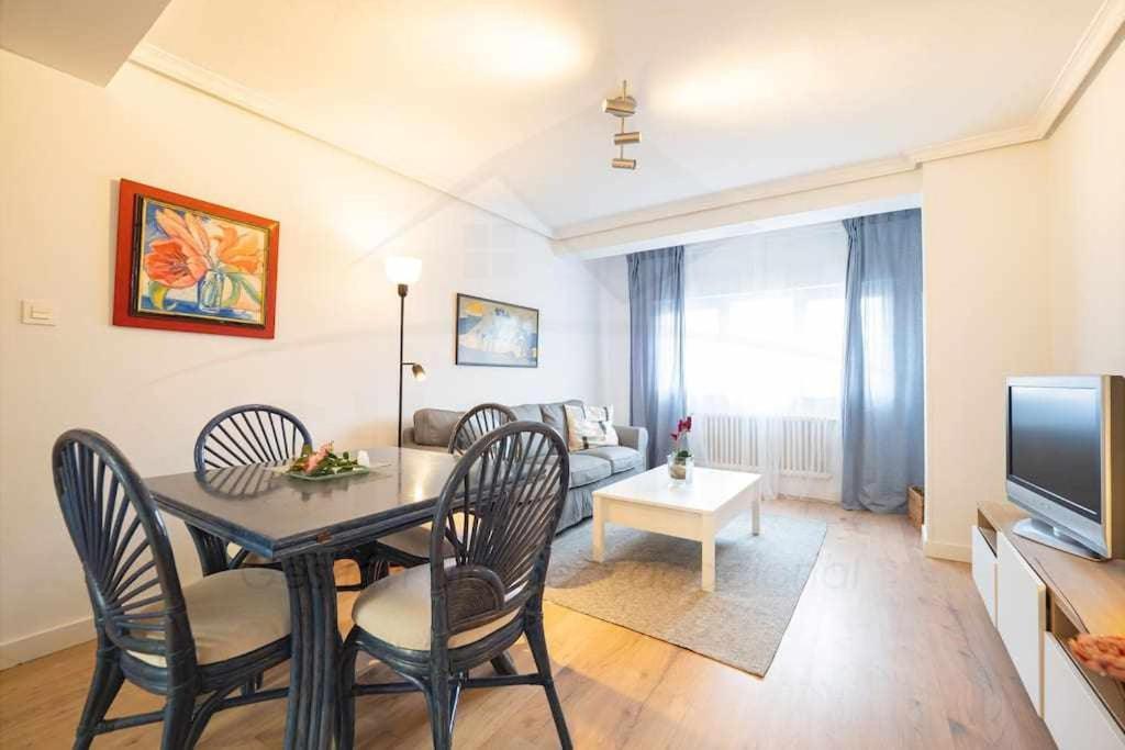 El Carbayedo Lägenhet Avilés Exteriör bild